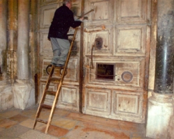 OPENING THE DOOR TO THE CHURCH OF THE HOLY SEPULCHER 
