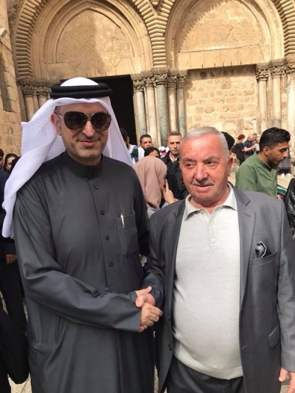 في استقبال الوفد من دول الخليج ( وزير بحريني) في زيارته لكنيسة القيامة